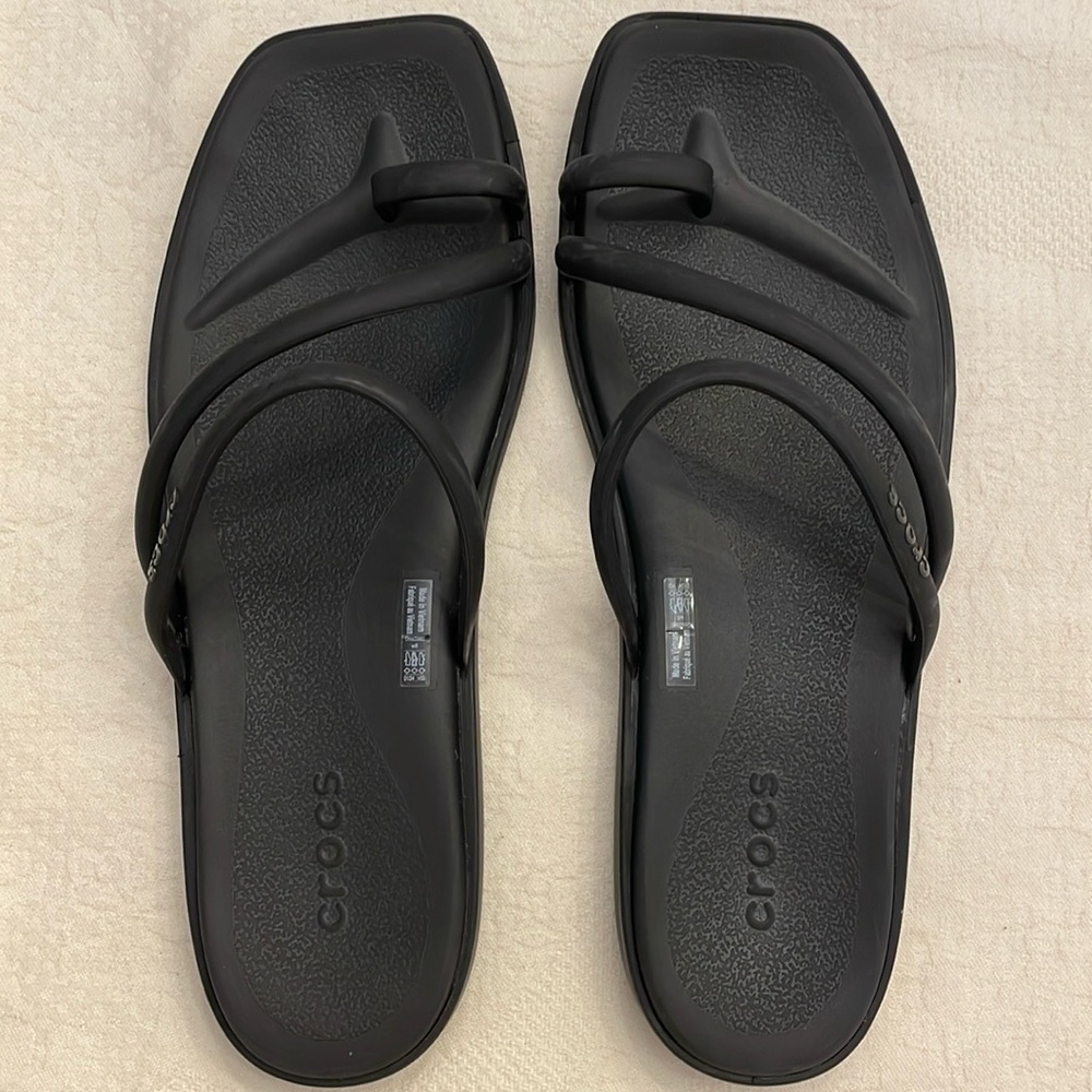 Crocs, Miami black sandals with square toe and toe loop. Womens Size 8.